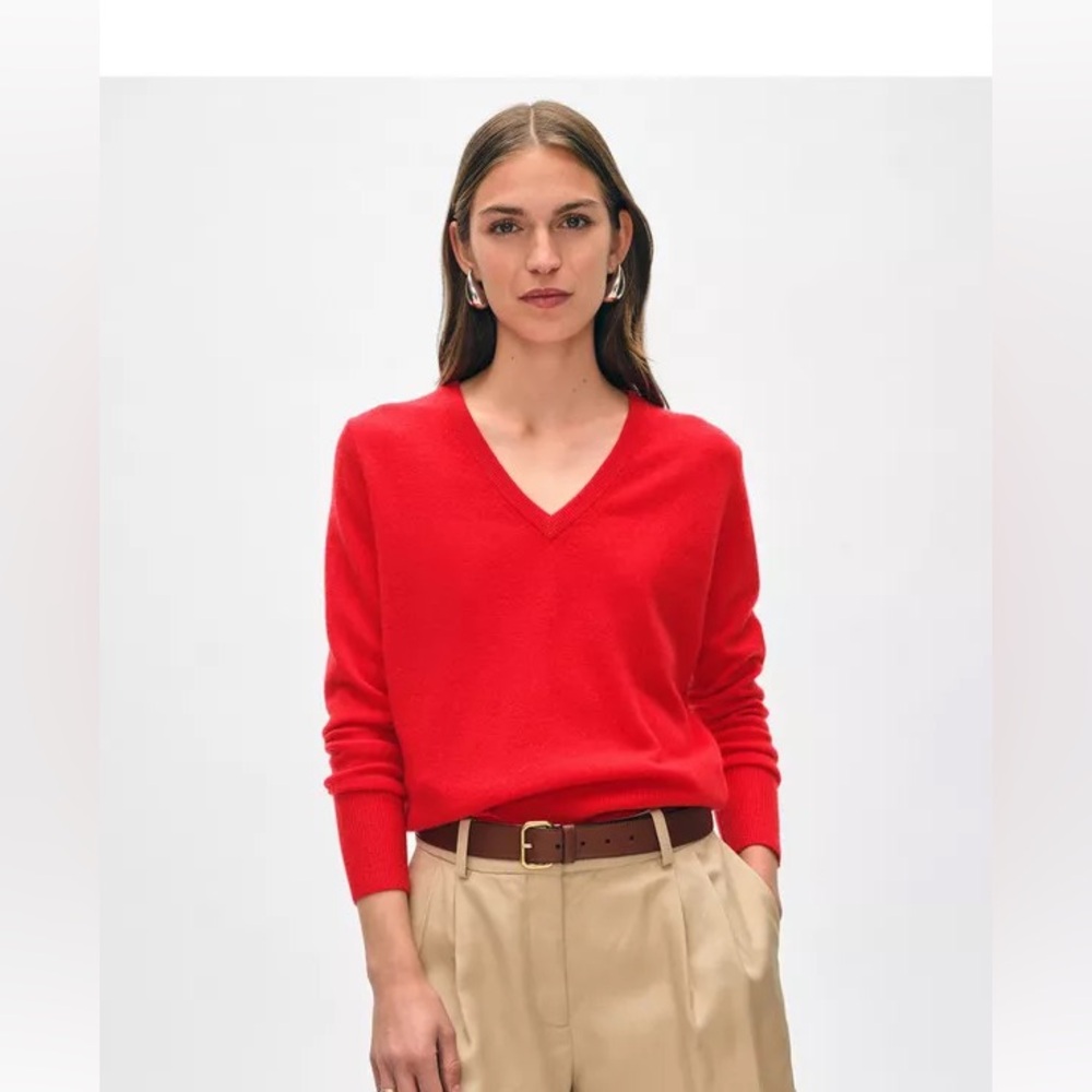 WHITE & WARREN Cashmere V-Neck Sweater